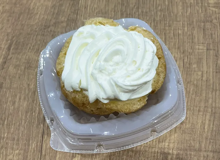 『ヨーグルトシュークリーム』の写真（撮影：grape編集部）