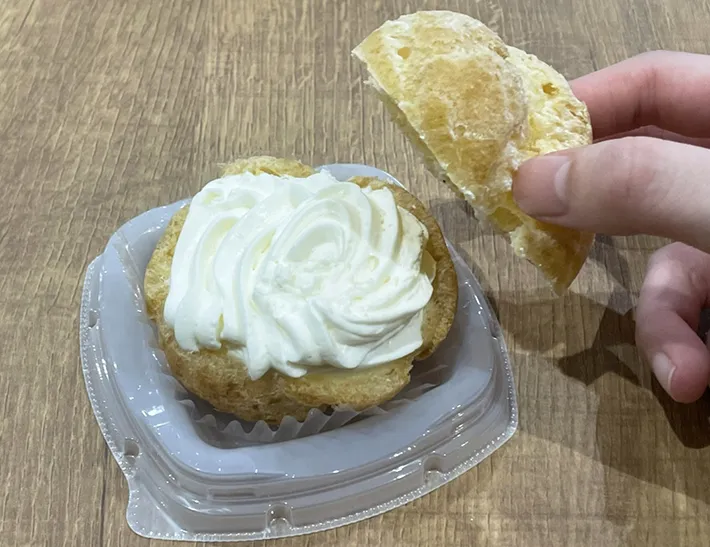 『ヨーグルトシュークリーム』の写真（撮影：grape編集部）