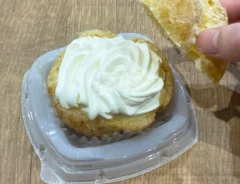 『ヨーグルトシュークリーム』の写真（撮影：grape編集部）