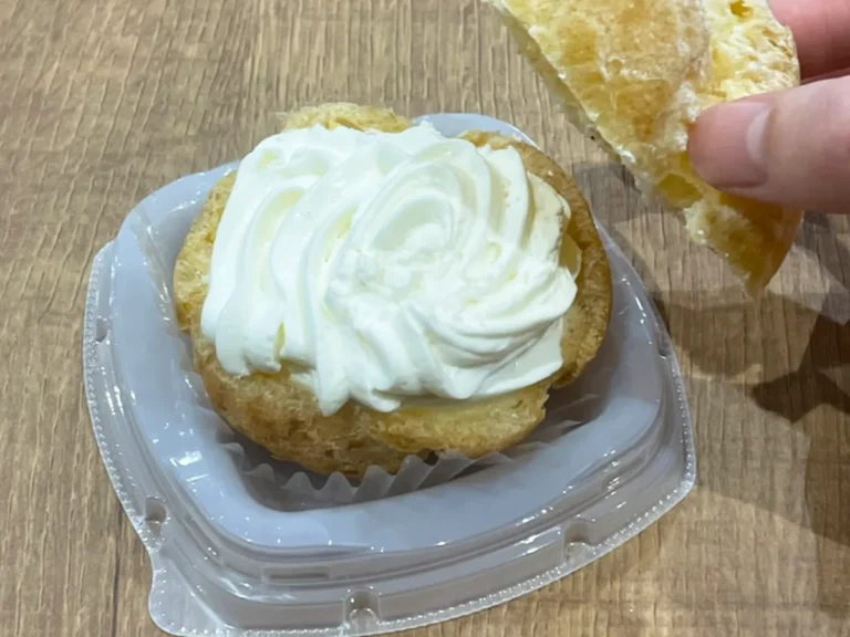 『ヨーグルトシュークリーム』の写真(撮影:grape編集部)