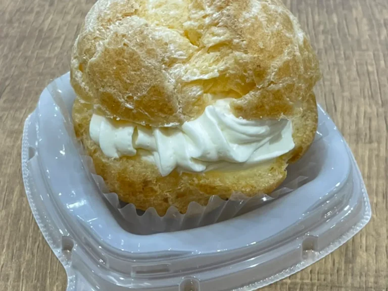 『ヨーグルトシュークリーム』の写真（撮影：grape編集部）