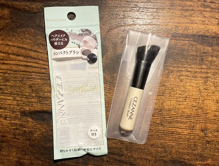 『コンパクトブラシ』の写真（撮影：grape編集部）