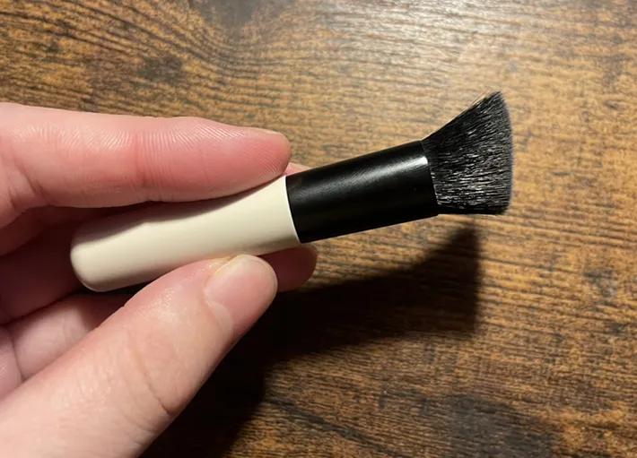 『コンパクトブラシ』の写真（撮影：grape編集部）