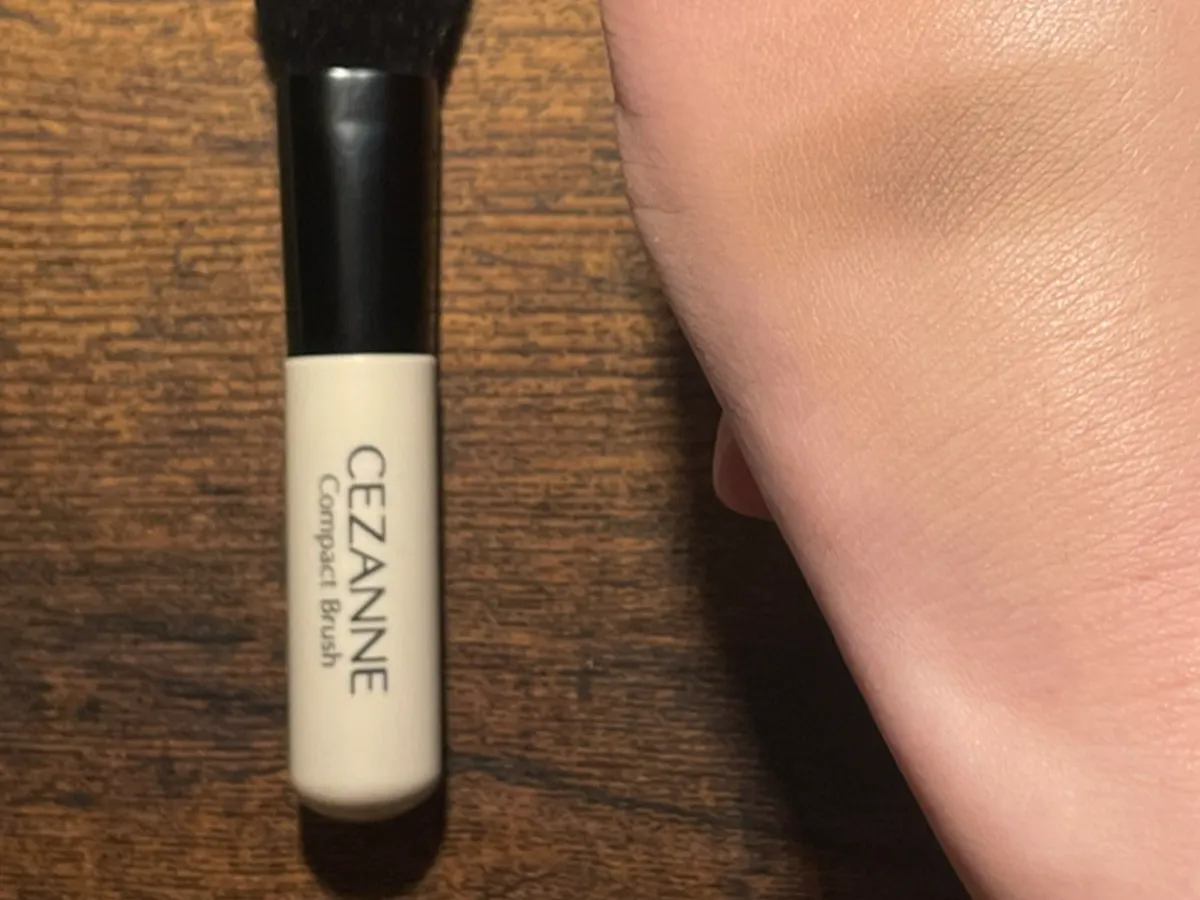 『コンパクトブラシ』の写真（撮影：grape編集部）