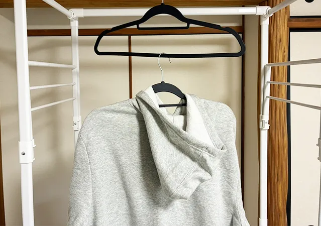パーカーの干し方（撮影：grape編集部）