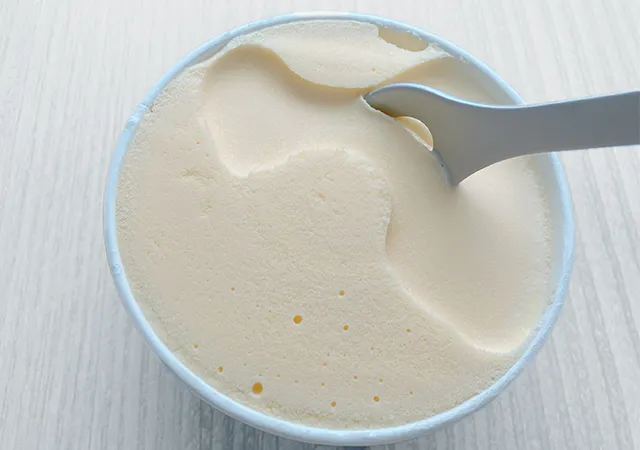 『アイスをホイップするスプーン』と『スーパーカップ』（撮影：grape編集部）