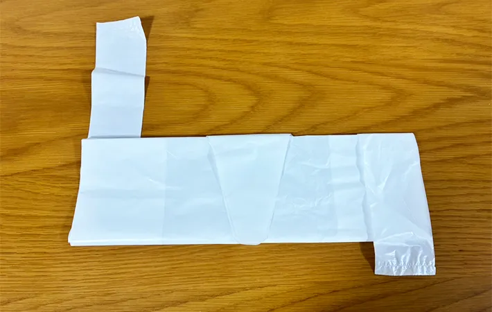 ビニール袋のかわいいたたみ方（撮影：grape編集部）