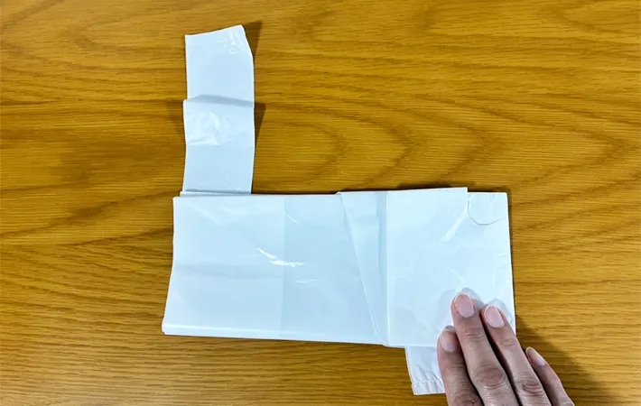 ビニール袋のかわいいたたみ方（撮影：grape編集部）