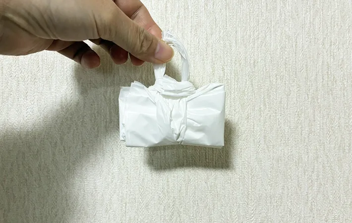 ビニール袋のかわいいたたみ方（撮影：grape編集部）