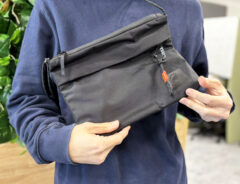 「やっぱ分かってるなマムート!」このスリムな『サコッシュ』がサイズも使い勝手も…「すべてGOOD!」