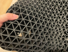 騙されたと思って試してみたら「水の上に浮いてる心地」に衝撃！　『ヒツジのいらない枕』は「寝る時に手放せない！」