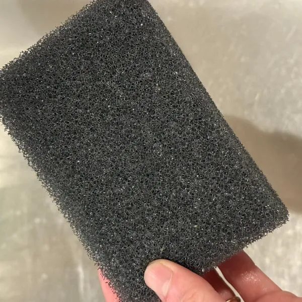 傷みや汚れのないスポンジの写真（撮影：grape編集部）