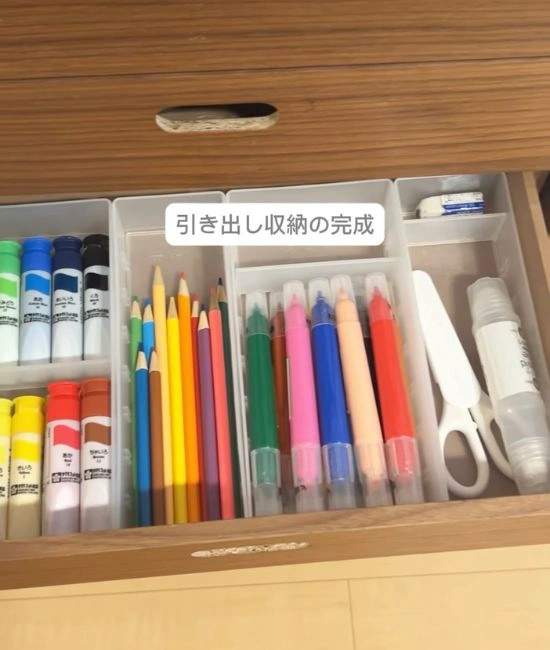 引き出しにぴったり収納されたペン類