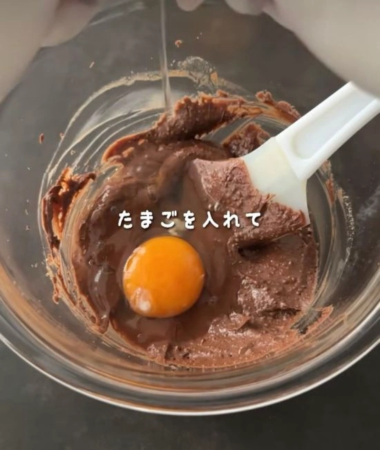 卵を入れる様子