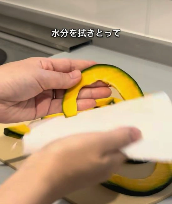 水分を拭き取る様子