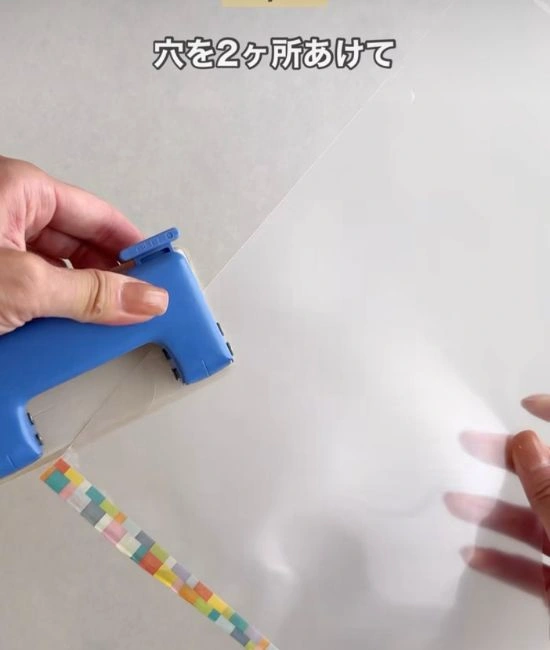 穴を開ける様子