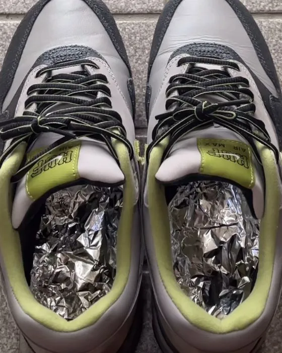 アルミホイルが入った靴
