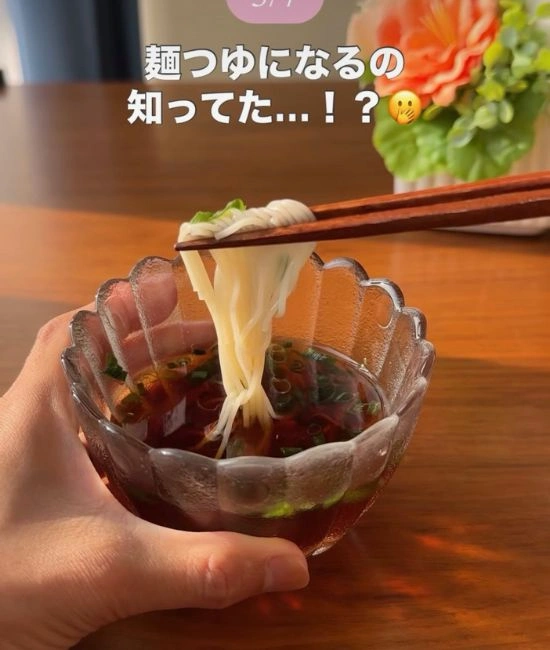 そうめんを食べる様子