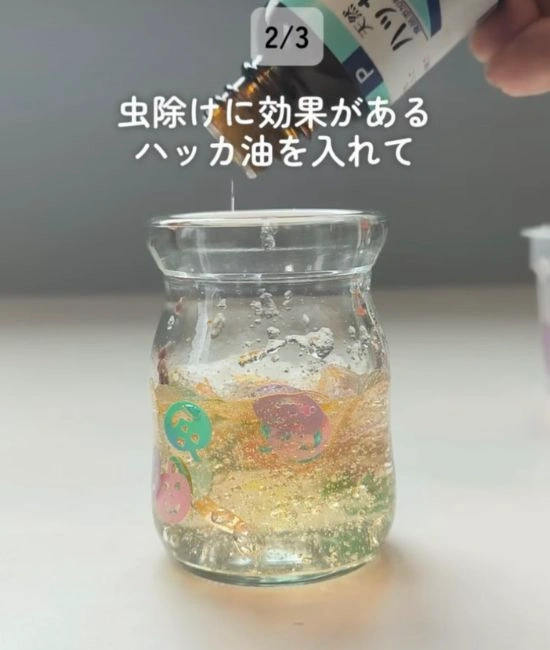 ハッカ油を垂らす様子