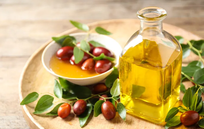 2．肌をいたわりながら使用できる『ホホバオイル』