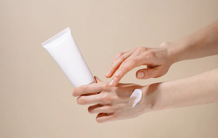 6．持ち運びに便利な『ハンドクリーム』