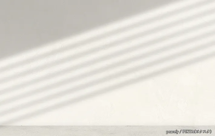 白い無地の壁