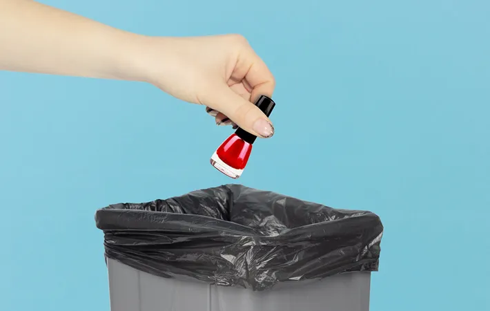 中身が入ったまま捨ててはいけない