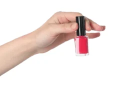 マニキュアの捨て方は？固まった場合そのまま捨てない方法、捨て時を解説