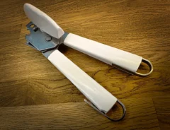 缶切りが手元にない時はあれが便利！代用品で簡単に缶詰を開けられる方法とは？