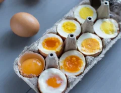 ゆで卵と生卵の見分け方は？新鮮な卵の見分け方や賞味期限も解説