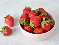 おいしいイチゴの見分け方！イチゴの旬や保存方法も解説