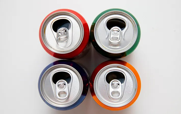 4．飲み物や缶詰の空き缶
