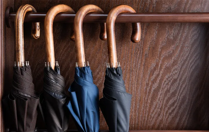 まだ使える傘やブランド品の場合は、リサイクルショップで売る