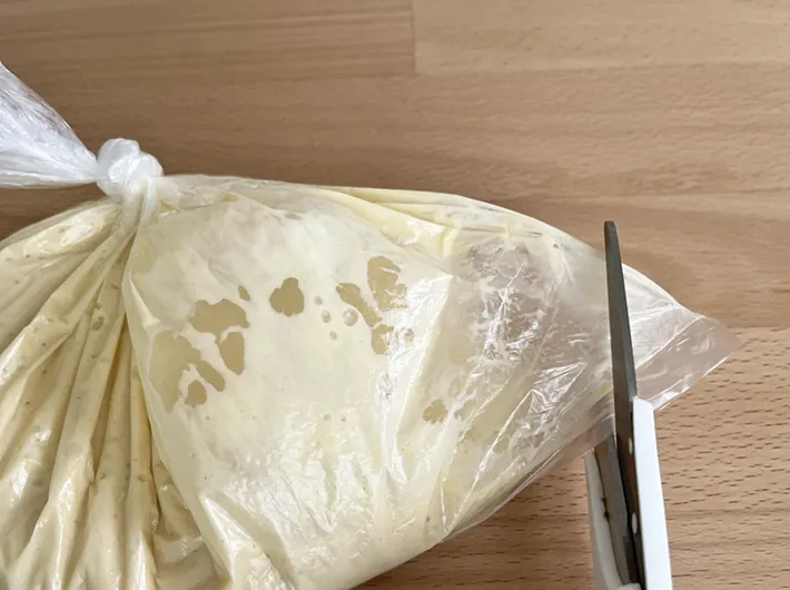 角を切ったポリ袋の写真（撮影：grape編集部）