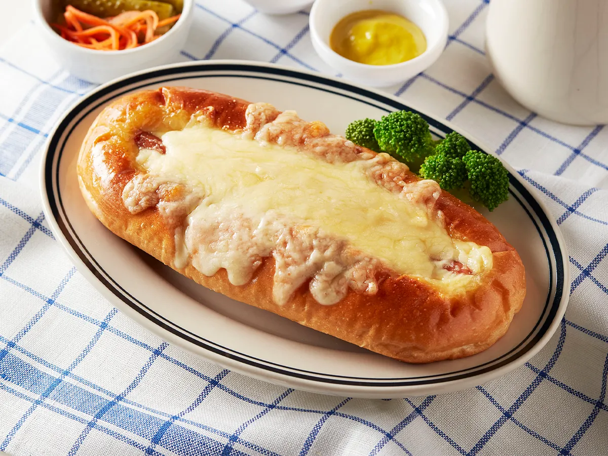 『まるごとソーセージのチーズドッグ』の画像