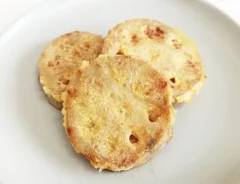 れんこんのみそ詰め焼きの写真（撮影：デジタル・コンテンツ・パブリッシング）