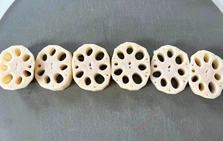 『レンコンの肉巻き』を作る写真（撮影：エニママ）