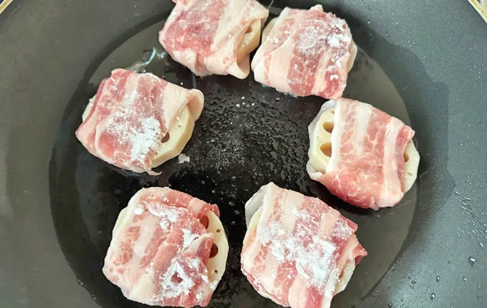 『レンコンの肉巻き』を作る写真（撮影：エニママ）