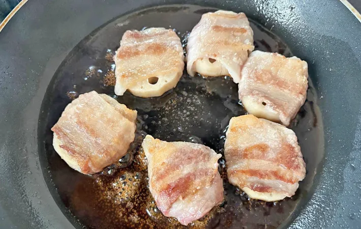 『レンコンの肉巻き』を作る写真（撮影：エニママ）