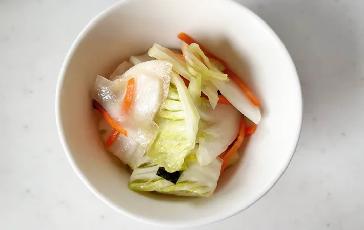 『待つだけでカブと白菜の浅漬け』の完成写真（撮影：エニママ）