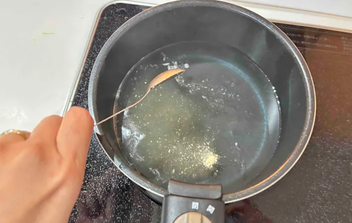 『中華風味噌汁』を作る写真（撮影：エニママ）