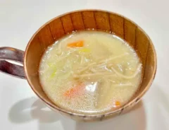 『中華風味噌汁』の作り方の画像（撮影：エニママ）