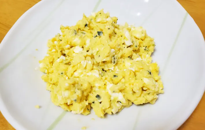 『スクランブルエッグ　ほうれん草のポタージュ風味』の完成写真（撮影：エニママ）