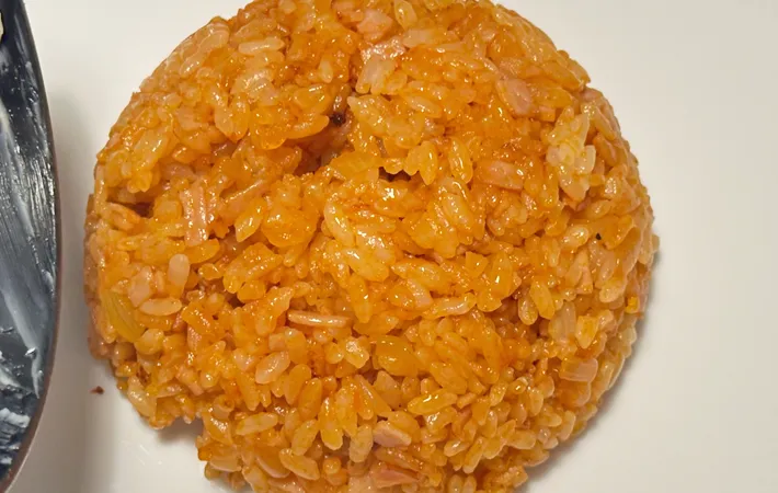 『かに玉オムライス』を作る写真（撮影：エニママ）