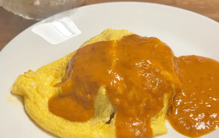 『かに玉オムライス』の完成写真（撮影：エニママ）