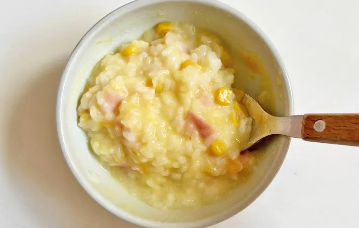 『粉末コーンスープの簡単リゾット』を作る写真（撮影：エニママ）