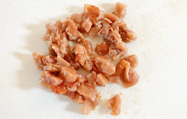 『お茶づけの素で簡単！梅＆しそのパスタ』を作る写真（撮影：エニママ）