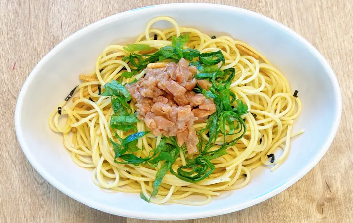 『お茶づけの素で簡単！梅＆しそのパスタ』の完成写真（撮影：エニママ）