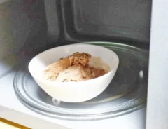 『あったかチョコドリンク』を作る写真（撮影：エニママ）