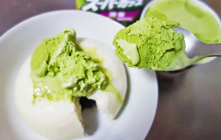 『あんまん×抹茶アイス』を作る写真（撮影：エニママ）